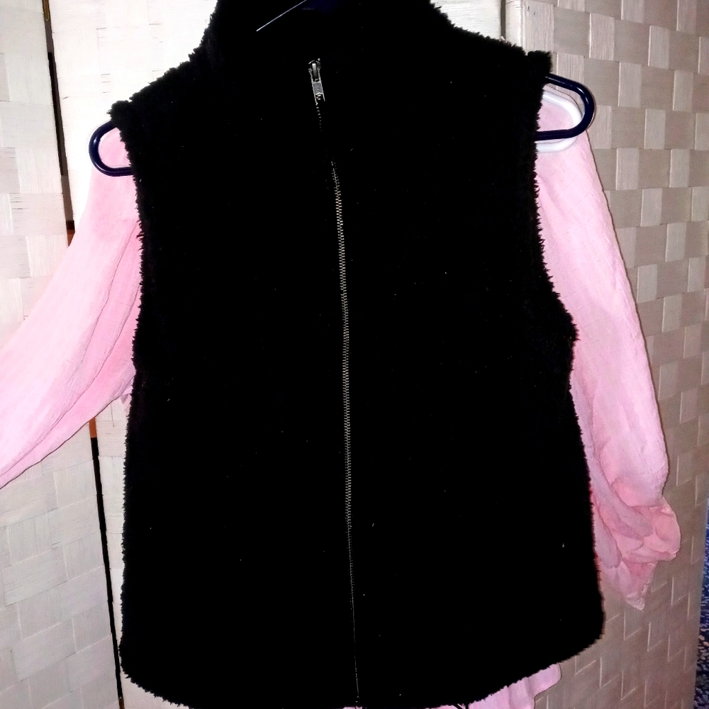 Fleece vest. Great condition, comfy, with pockets